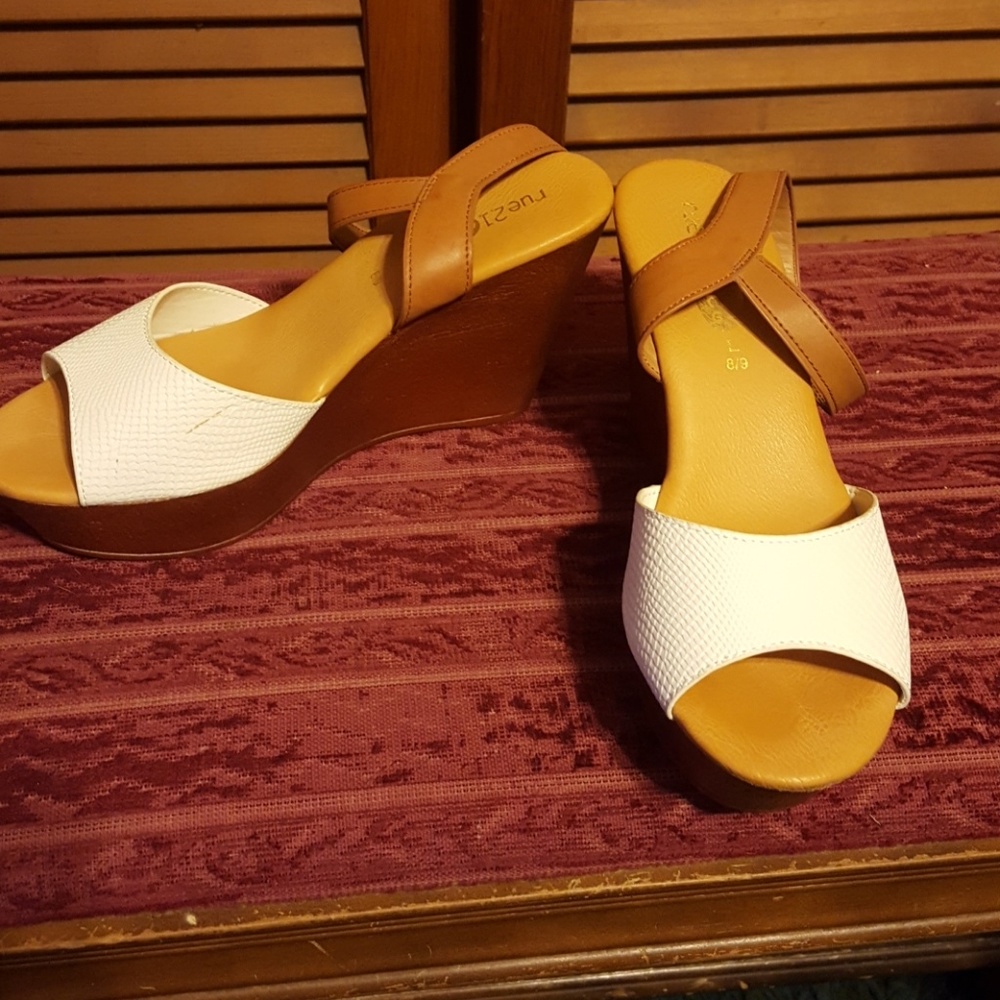 Womans wedges